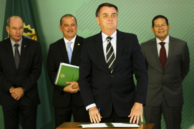 O presidente Jair Bolsonaro citou referendo de 2005, que rejeitou a proibiÃƒÂ§ÃƒÂ£o do comÃƒÂ©rcio de armas de fogo, para justificar a necessidade de decreto que flexibizou a posse de armas no paÃƒÂ­s. - Marcelo Camargo/AgÃƒÂªncia Brasil