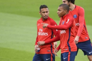 De acordo com o "El PaÃ­s", MbappÃ© pode ser trocado para satisfazer Neymar (Foto: Christophe Simon/AFP)