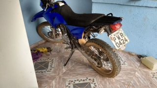 Motocicleta Lander havia sido roubada no dia 6 de outubro no bairro Caminho Novo (Foto: DivulgaÃƒÆ’Ã‚Â§ÃƒÆ’Ã‚Â£o/PM)