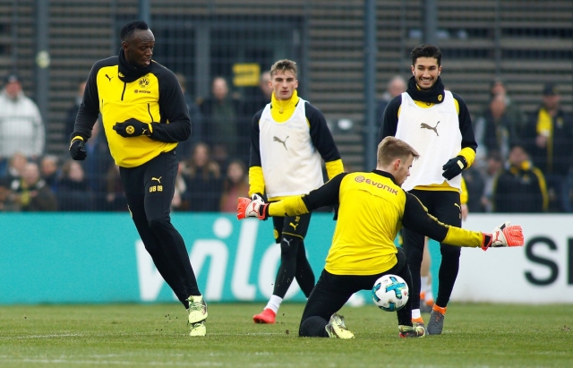 Usain Bolt treina no Borussia Dortmund (Foto: Reuters)