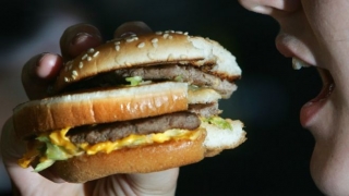PÃ£es industrializados estÃ£o na lista de alimentos que aumentariam risco da doenÃ§a, segundo o estudo (Foto: Getty Images)