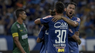Jogadores do Cruzeiro comemoram gol na vitÃ³ria sobre o Murici-AL (Foto: Washington Alves/Light Press)