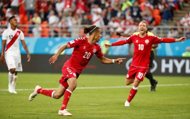 ComemoraÃ§Ã£o do primeiro gol da Dinamarca (Foto: Max Rossi/Reuters)