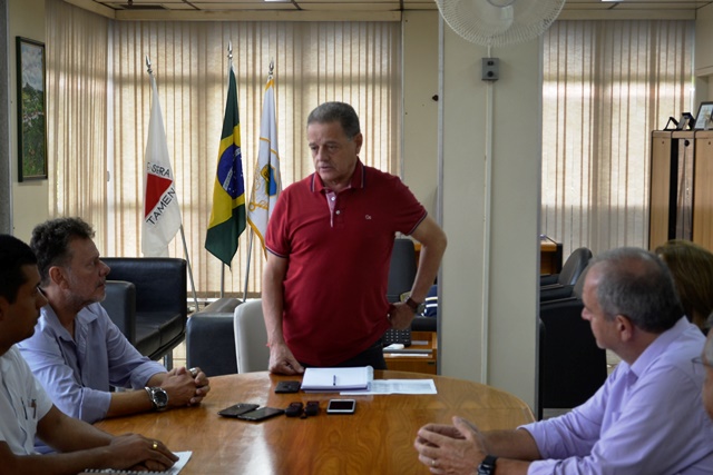 Prefeito de Itabira, Ronaldo MagalhÃ£es (PTB), concedeu coletiva em seu gabinete. Foto: Ageu Ebert