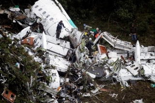 AviÃ£o da Lamia caiu prÃ³ximo ao aeroporto de MedellÃ­n (Foto: AgÃªncia Reuters)