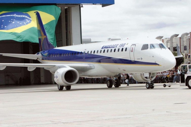Embraer e a Boeing vÃ£o formar uma joint venture que vai abarcar todos os negÃ³cios e serviÃ§os de aviaÃ§Ã£o comercial da empresa brasileira (Foto: Antonio Milena)
