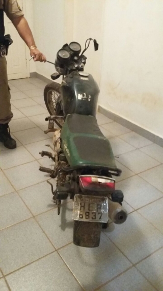 Motocicleta havia sido furtada no mÃªs passado (Foto: DivulgaÃ§Ã£o/PM)