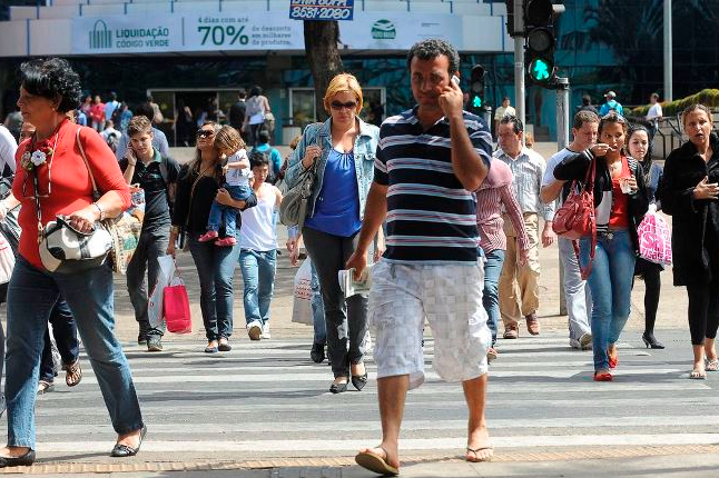 Taxa de desemprego no Brasil chega a 6,2% no último trimestre de 2024