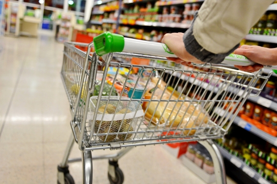 Inflação dos alimentos desacelera para 0,61% em fevereiro, aponta IBGE