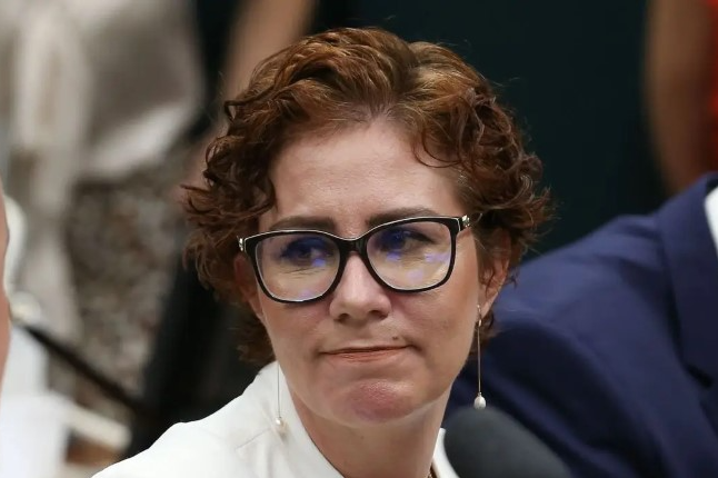 Brasil formaliza pedido de extradição de Carla Zambelli à Itália