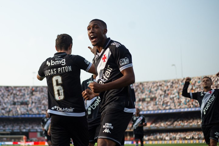 Vasco atropela Santos com 6 a 0 no Morumbi e afunda rival na crise