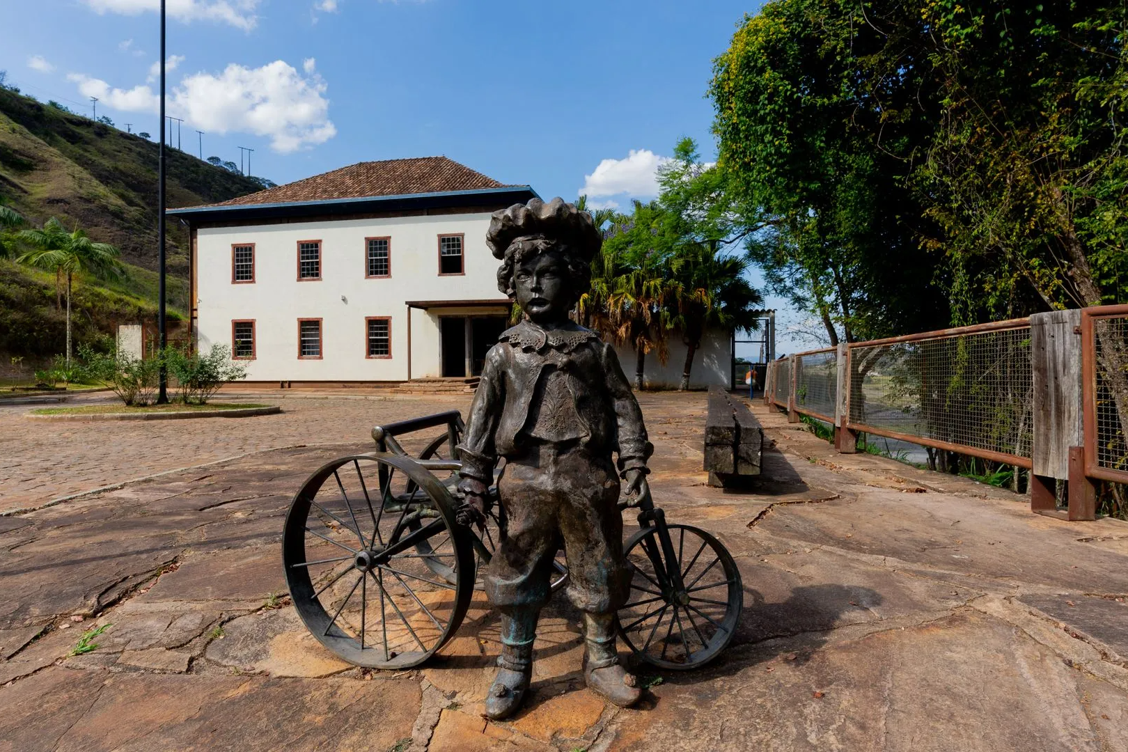 “Uma Fotografia na Parede”: documentário da TV Globo Minas revela relação de Drummond com Itabira