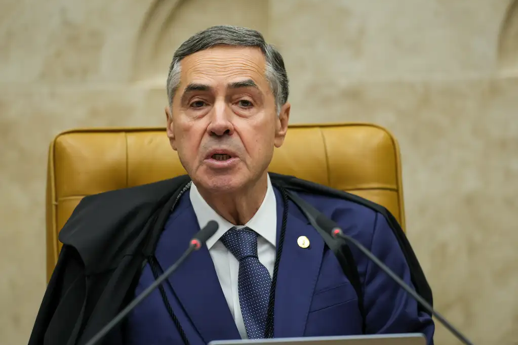 Barroso vota por descriminalizar aborto até a 12ª semana e encerra trajetória no STF