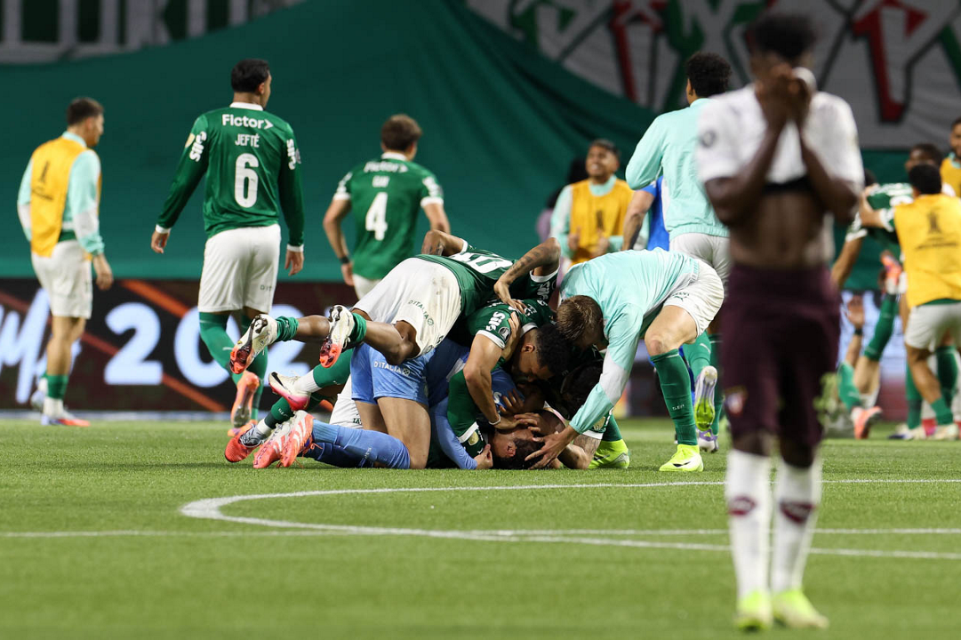 Palmeiras goleia a LDU por 4 a 0 e avança à final da Libertadores contra o Flamengo