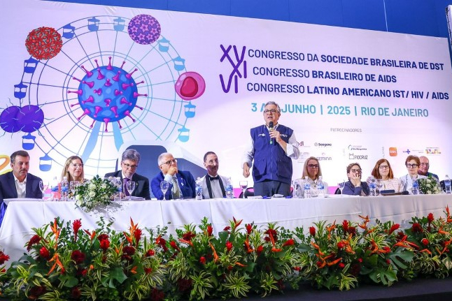 Brasil atinge marca histórica na redução da transmissão vertical do HIV e busca certificação da Opas