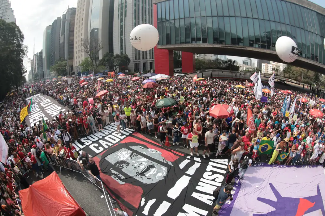 Protestos em todo o país ampliam pressão contra PEC da Blindagem e projeto de anistia