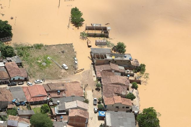 Bahia estima em R$ 2 bilhões custo para reconstruir casas e estradas