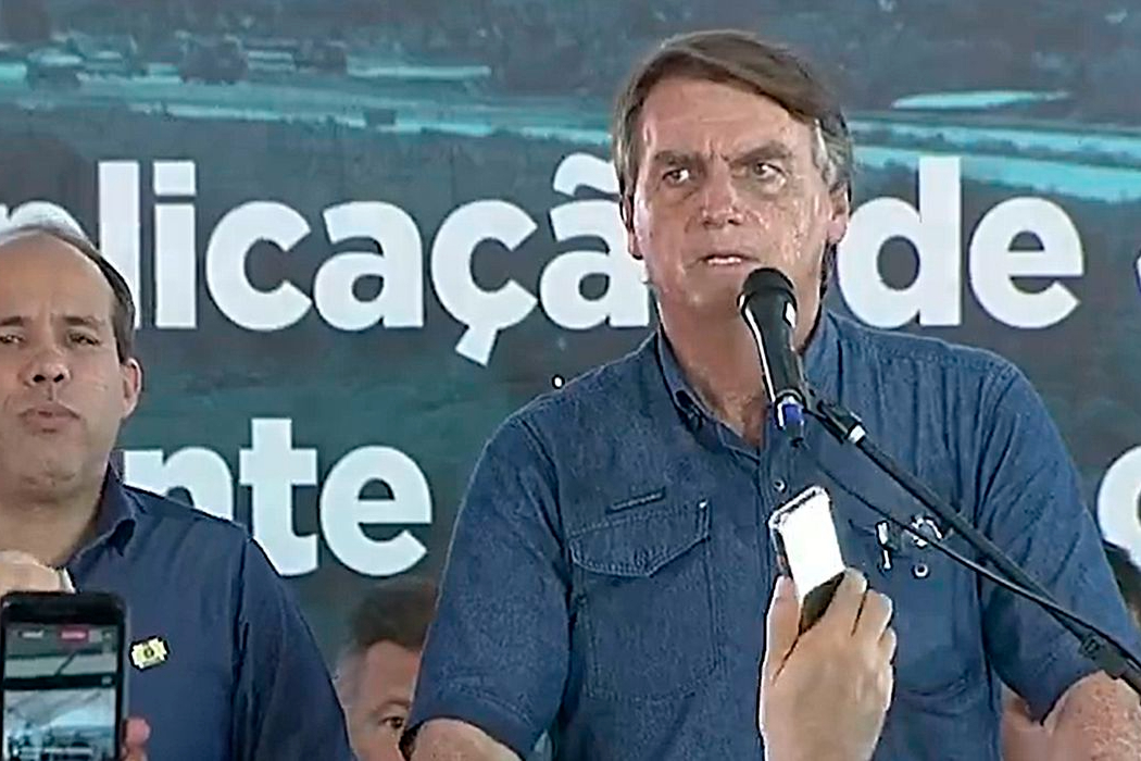 Em SP, presidente critica Petrobras e diz “lamentar” preço do diesel