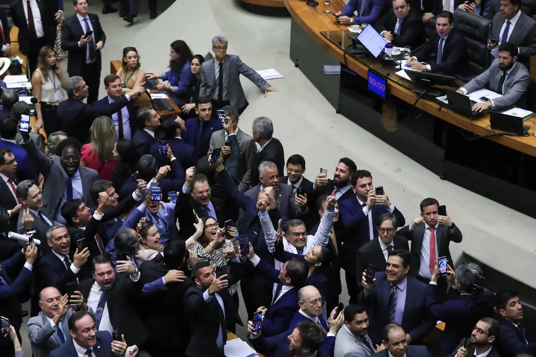 Câmara derruba MP que taxava os super ricos e Lula reage: “Derrota do povo brasileiro”