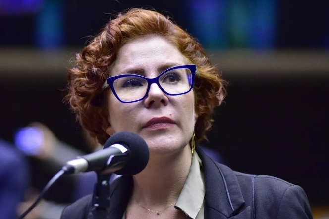 Deputada Carla Zambelli é presa em Roma e será extraditada para o Brasil
