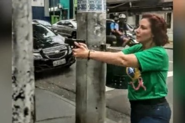 STF marca julgamento de Carla Zambelli por porte ilegal de arma