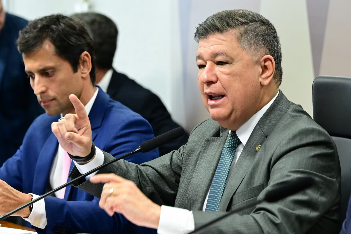 Senador Carlos Viana impõe restrições à imprensa na CPMI do INSS