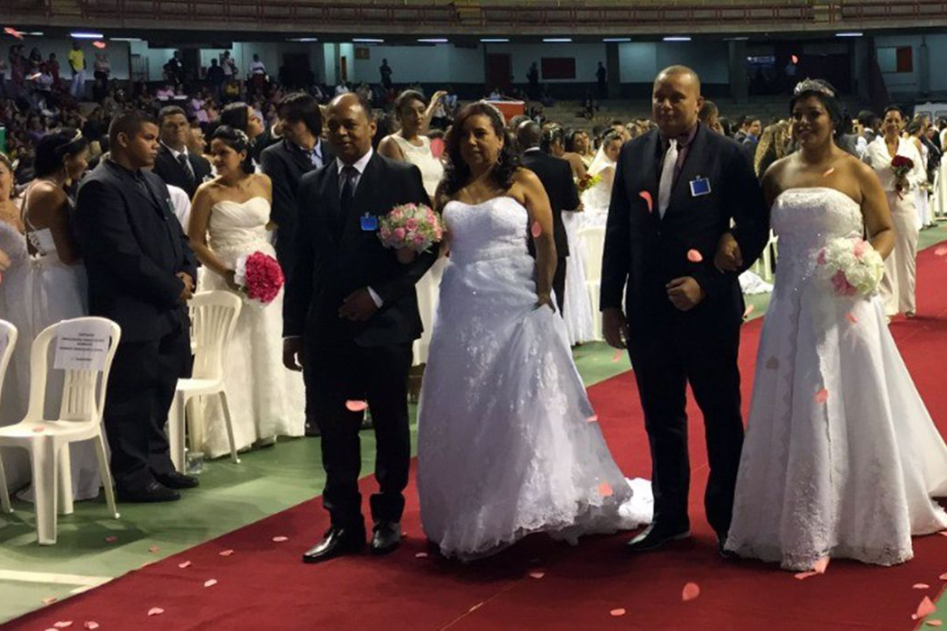 Após dois anos suspenso, casamento comunitário une 169 casais em Minas