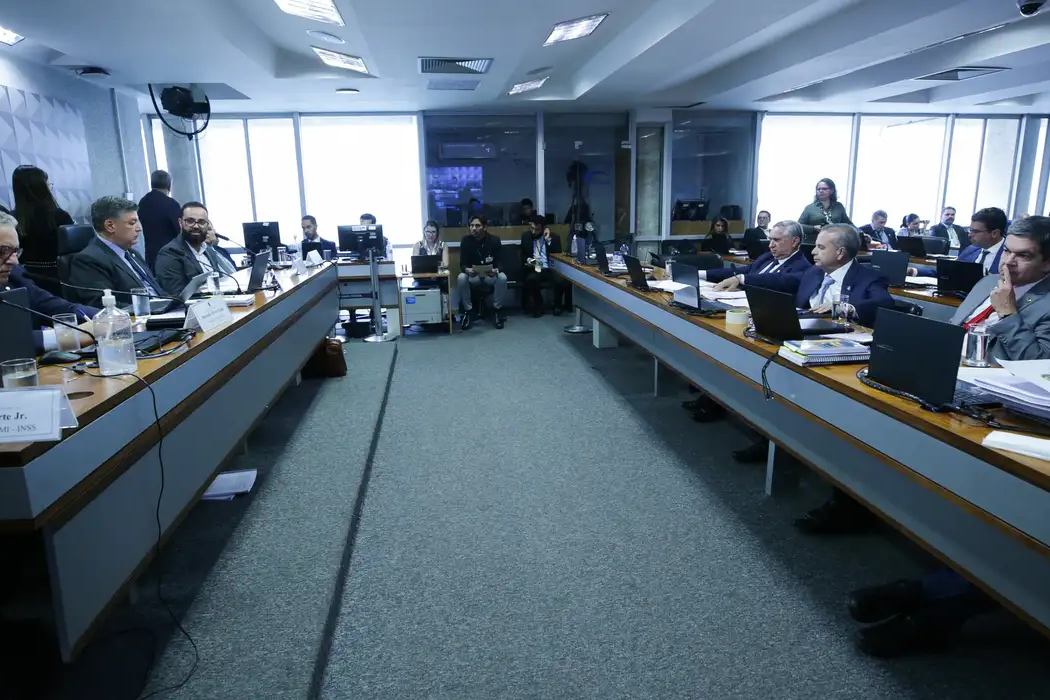 CPMI do INSS ouve dois novos depoimentos sobre fraudes bilionárias em descontos a aposentados