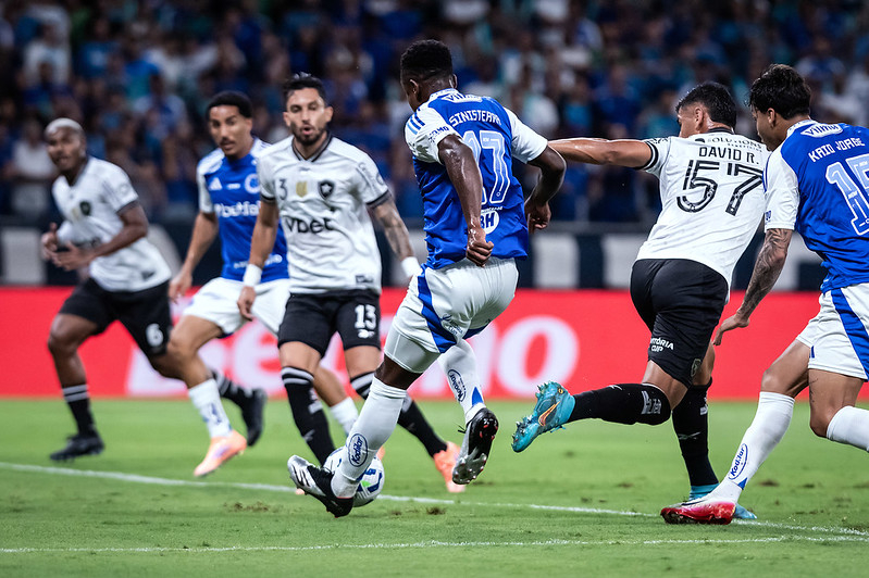 Cruzeiro abre 2 a 0, mas leva empate do Botafogo nos acréscimos no Mineirão