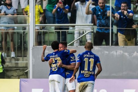 Na estreia do mineiro, Cruzeiro joga bonito, cria várias chances e vence a URT por 3 a 0