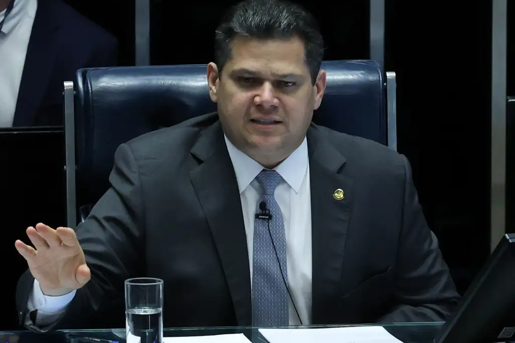 Alcolumbre reage a decisão de Gilmar e defende limites para decisões monocráticas do STF