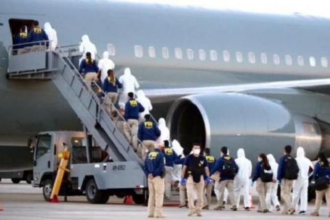 Mais de 200 brasileiros deportados dos EUA chegam a Minas Gerais