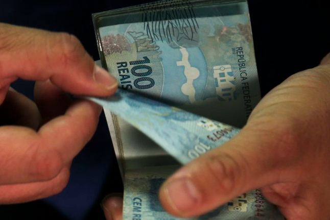 Governo propõe salário mínimo de R$ 1.502 em 2025