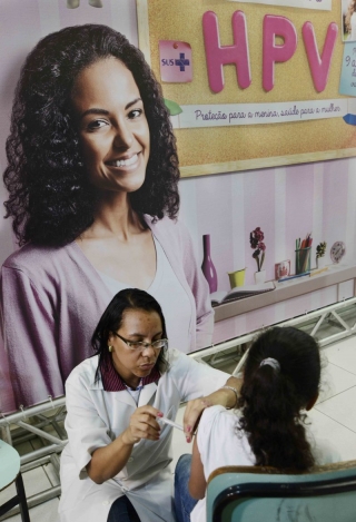 Manter o calendÃ¡rio de vacinaÃ§Ã£o atualizado Ã© parte fundamental para os cuidados da mulher (Foto: Carlos Alberto/Imprensa MG)