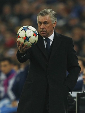 ApÃ³s dois anos no Real Madrid, Ancelotti vai passar a bola para outro treinador (Foto: Reuters)