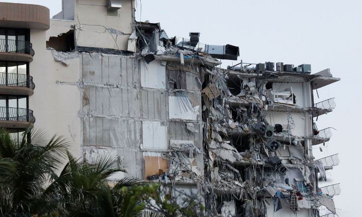 escombros de prédio que desabou na flórida