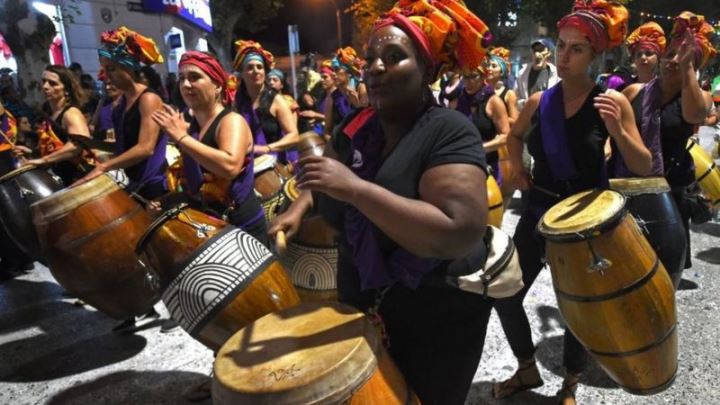 O ritmo candombe é uma herança africana