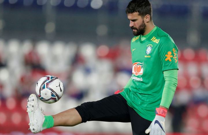 goleiro_alisson_durante_aquecimento_Reuters-Cesar-Olmedo.jpg