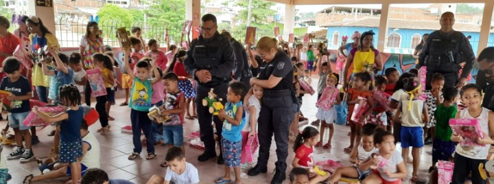 entrega de brinquedos