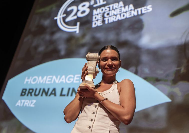 Bruna Linzmeyer na Mostra de Cinema de Tiradentes. Foto: Leo Lara/Universo Produção