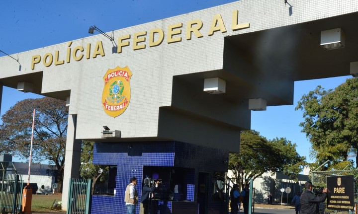 fachada de prédio da polícia federal