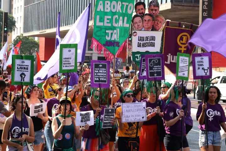 manifestação pelo dia da mulher