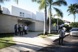 AÃ©cio Neves passou a manhÃ£ em casa reunido com advogados (Foto: JosÃ© Cruz/AgenciaBrasil)