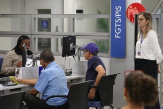 Saques do PIS para homens a partir de 65 anos e mulheres a partir de 22 passam a valer em outubro (Foto: Fabio Rodrigues Pozzebom/AgÃªncia Brasil)