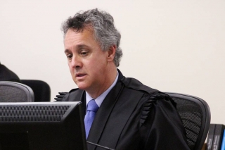 O relator, desembargador JoÃƒÂ£o Pedro Gebran Neto no julgamento de recursos da Lava Jato na 8Ã‚Âª Turma do TRF4 (Foto: Sylvio Sirangelo/TRF4)