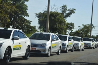 Taxistas apontam impacto do Uber em seus serviÃ§os, com queda do nÃºmero de passageiros (Foto: Arquivo/AgÃªncia Brasil)