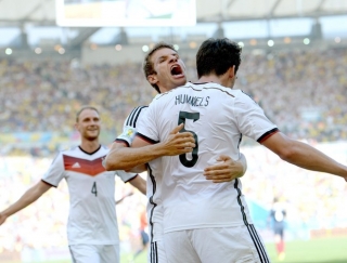 Alemanha comemora gol de Hummels, o lance da classificaÃ§Ã£o Ã s semifinais (Foto: EFE)