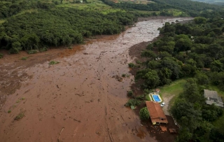 Barragem da mineradora Vale se rompe em Brumadinho, na regiÃ£o metropolitana de Belo Horizonte (Foto: REUTERS/Washington Alves)