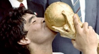 Maradona ficou a frente de PelÃ© no ranking