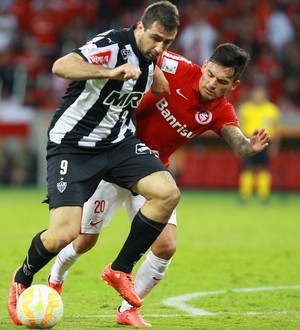 Lucas Pratto deu esperanÃ§as ao Galo, mas o time nÃ£o conseguiu reagir (Foto: Silvio Ãvila/EFE)